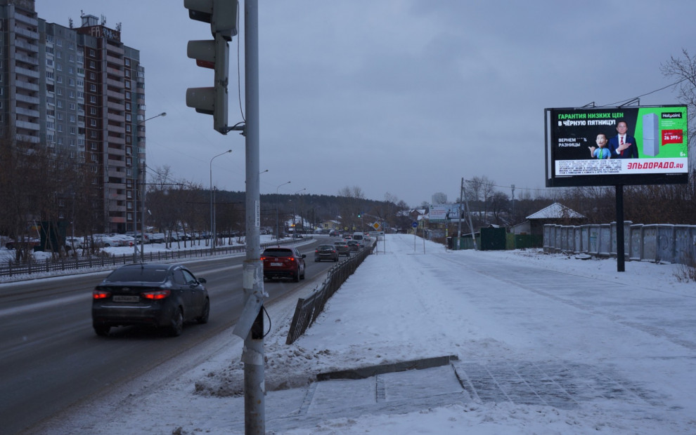Цифровой билборд ул. Викулова — ул. Рабочих, 85 (500 м до ТЦ «Радуга Парк»), сторона А