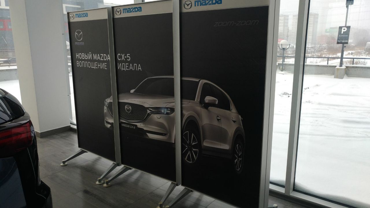 Интерьерное оформление автосалона Mazda в Екатеринбурге