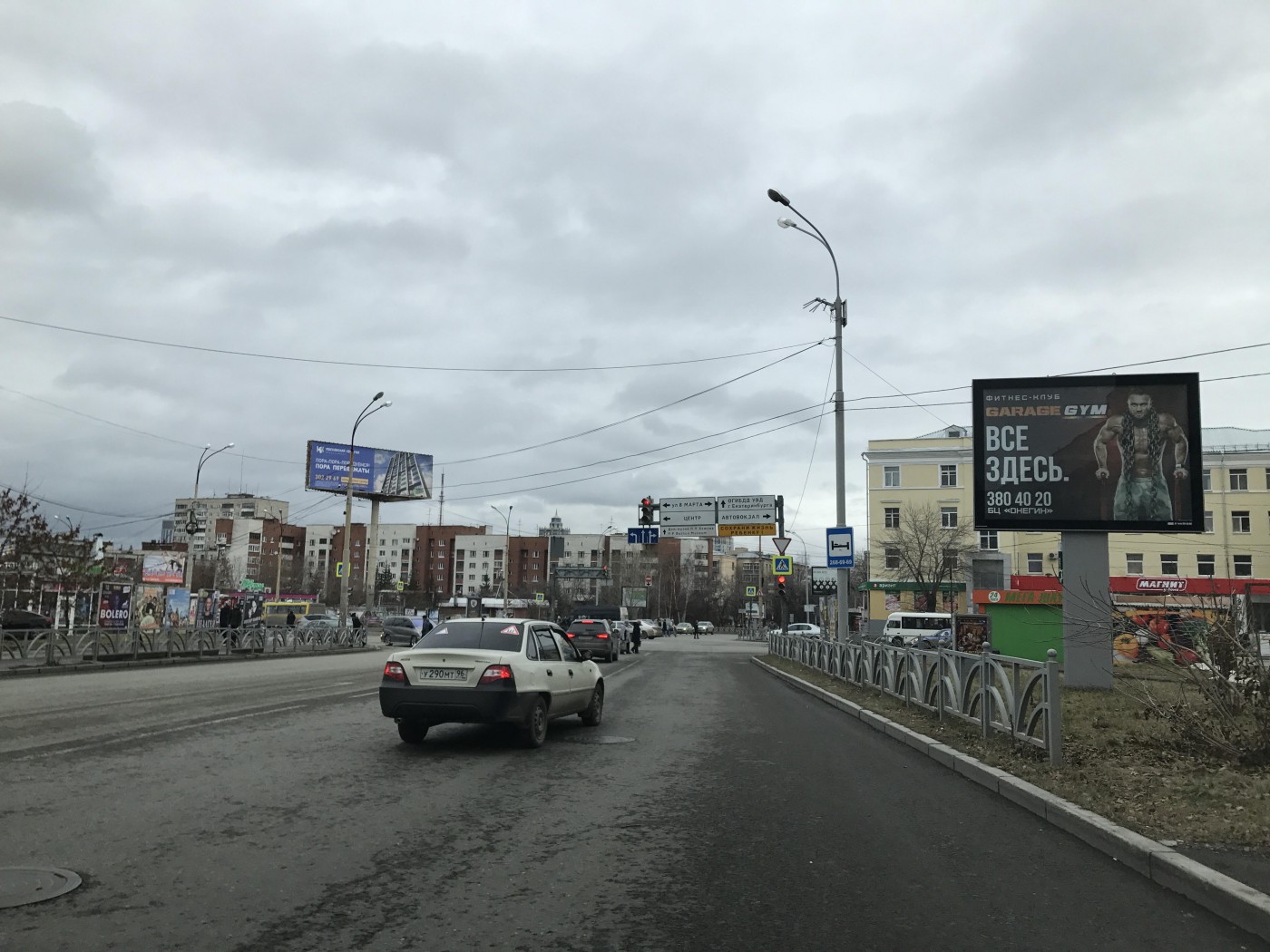 Реклама фитнес-клуба GARAGE GYM на билборде. Екатеринбург, ул. Большакова — 8 Марта